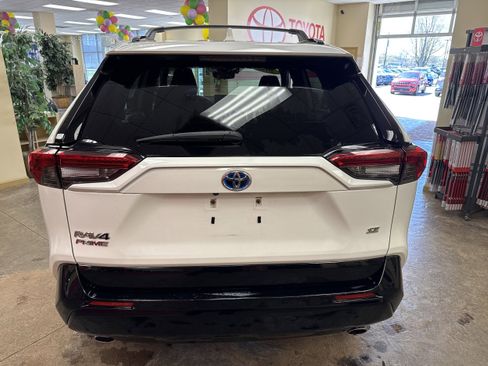 Used 2023 Toyota RAV4 SE w/ Weather & Moonroof Package AWD/4WD image 9