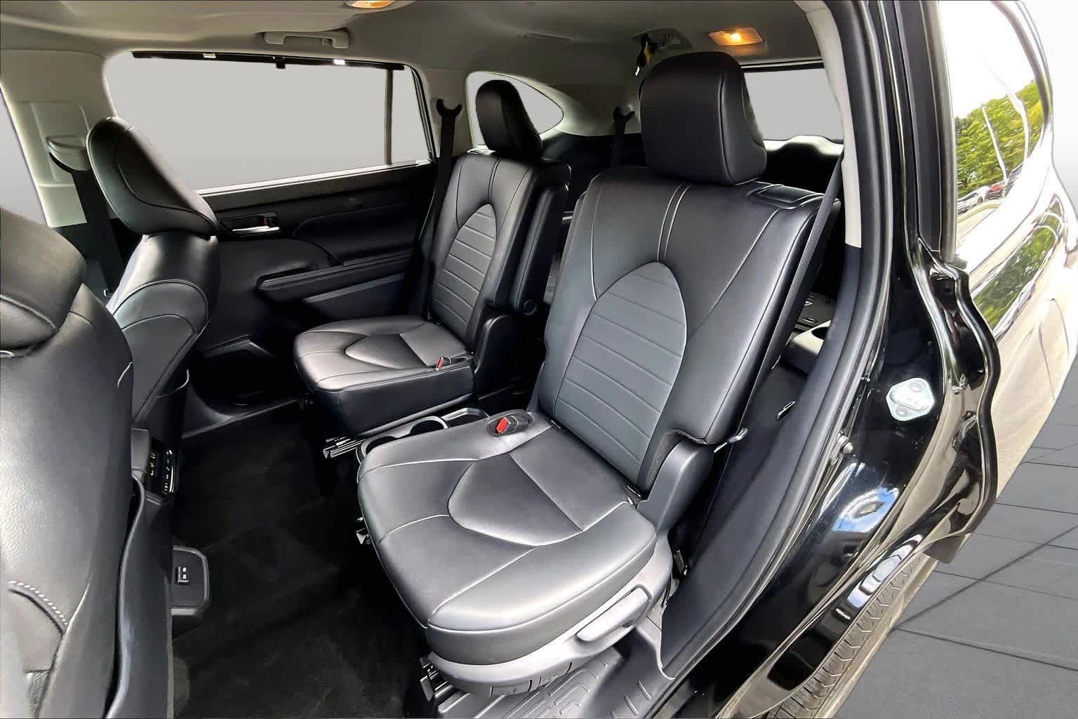 Used 2024 Toyota Highlander XLE FWD image 20