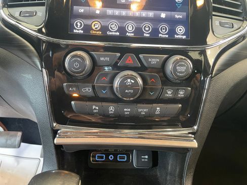 Used 2021 Jeep Grand Cherokee Laredo X image 11