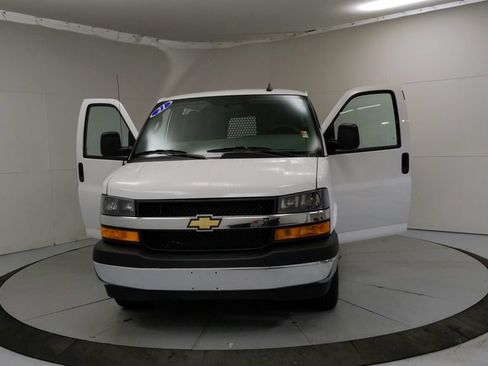 Used 2021 Chevrolet Express 2500 w/ Driver Convenience Package RWD image 16