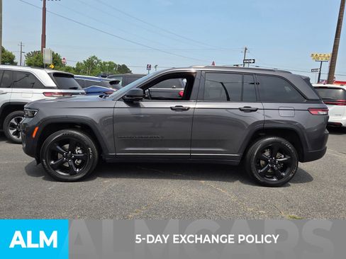 Used 2024 Jeep Grand Cherokee Altitude AWD/4WD image 4