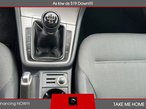 Used 2015 Volkswagen Golf S image 14