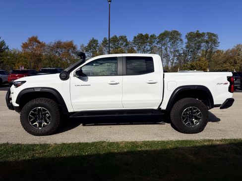 New 2025 Chevrolet Colorado ZR2 w/ Off-Road Front Bumper Package AWD/4WD image 4