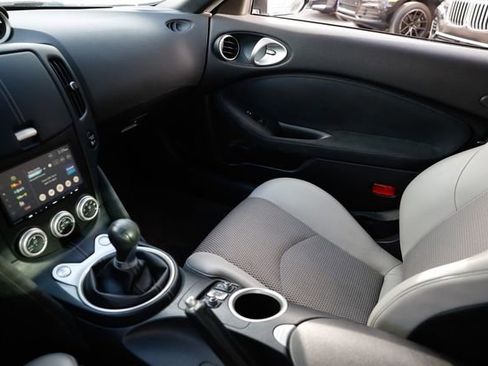 Used 2010 Nissan 370Z Touring image 21