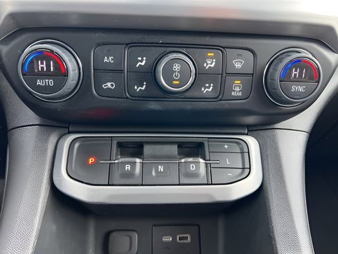 Used 2023 GMC Acadia SLE w/ Driver Convenience Package image 13