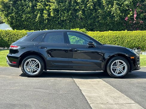Certified 2025 Porsche Macan AWD/4WD image 9