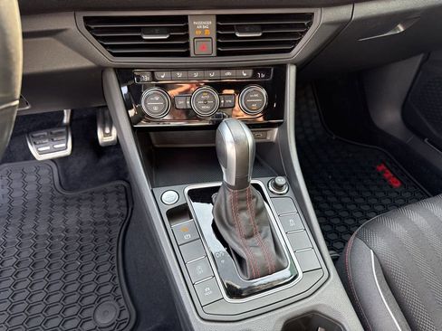 Used 2020 Volkswagen Jetta GLI image 24