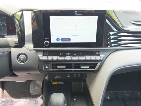 Used 2025 Toyota Camry LE w/ Convenience Package image 19