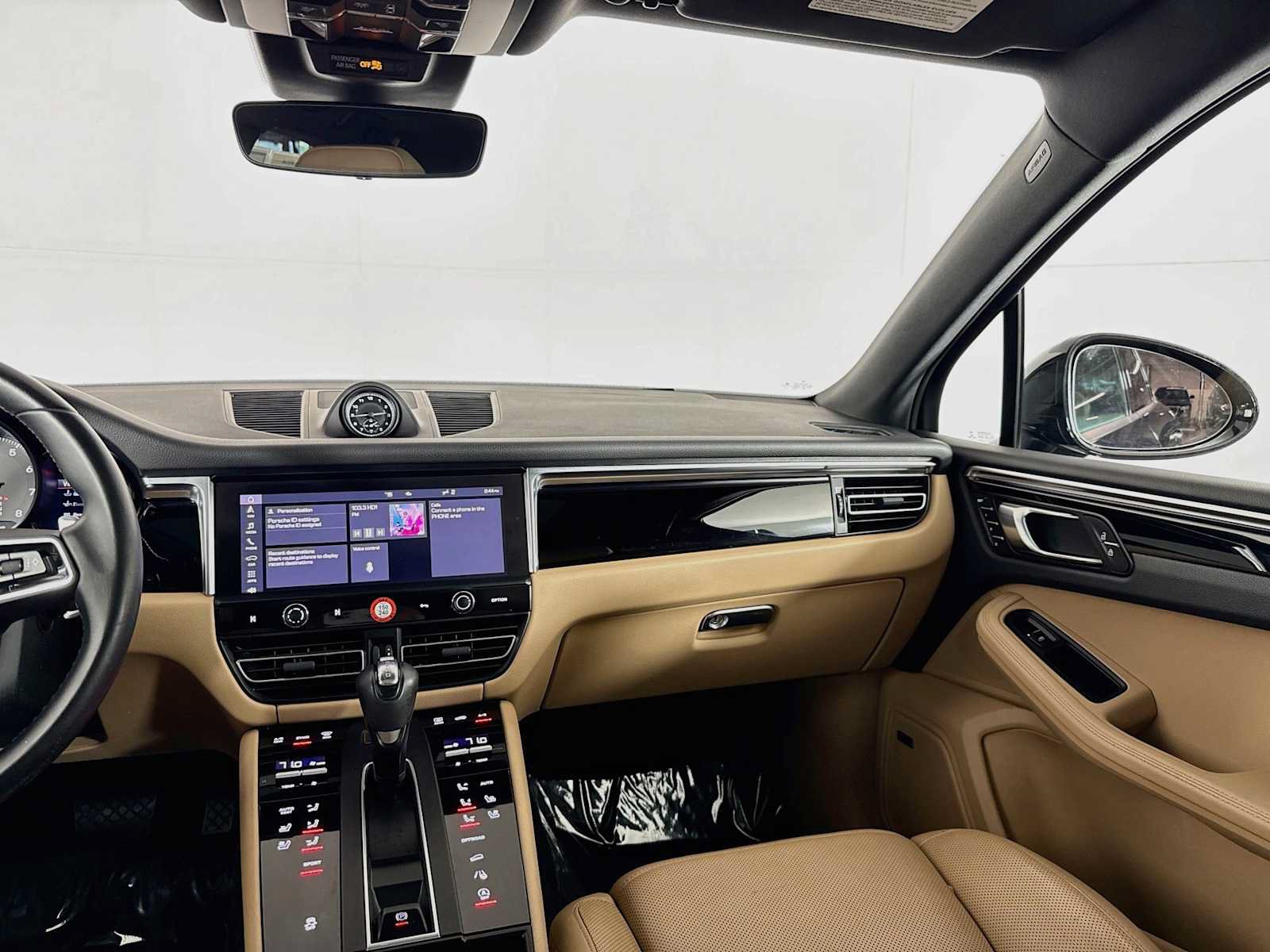 Used 2022 Porsche Macan AWD/4WD image 33