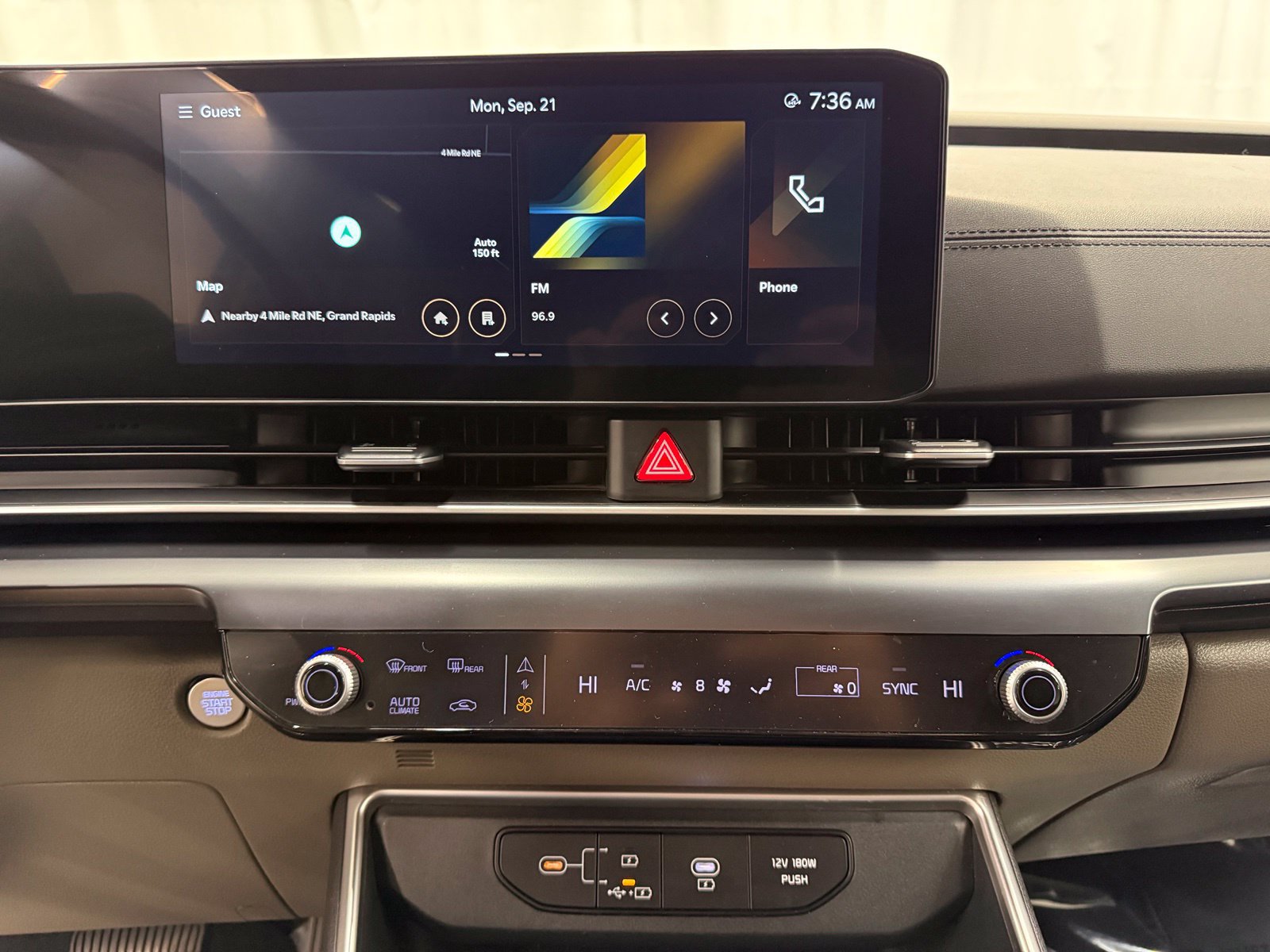 Used 2025 Kia Carnival FWD image 14