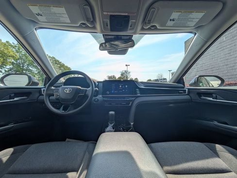Used 2025 Toyota Camry LE FWD image 25