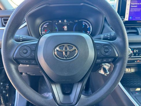 Used 2025 Toyota RAV4 LE image 27