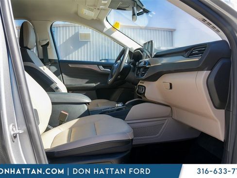 Used 2022 Ford Escape Titanium image 24