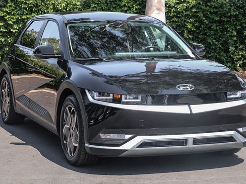 Used 2024 Hyundai Ioniq 5 SEL RWD image 3