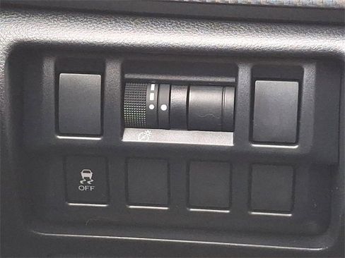 Used 2019 Subaru Crosstrek 2.0i Premium image 24