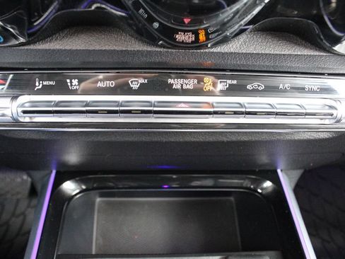Used 2022 Mercedes-Benz GLB 250 4MATIC image 35