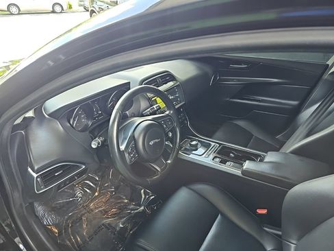 Used 2019 Jaguar XE Premium AWD/4WD image 32