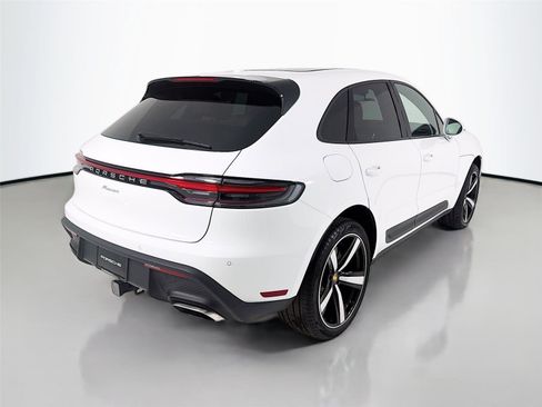 Certified 2025 Porsche Macan image 28