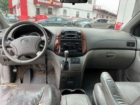 Used 2005 Toyota Sienna XLE image 3