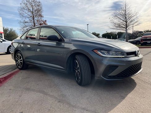 Used 2025 Volkswagen Jetta Sport image 5