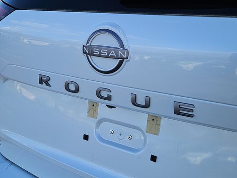 Used 2024 Nissan Rogue S image 5
