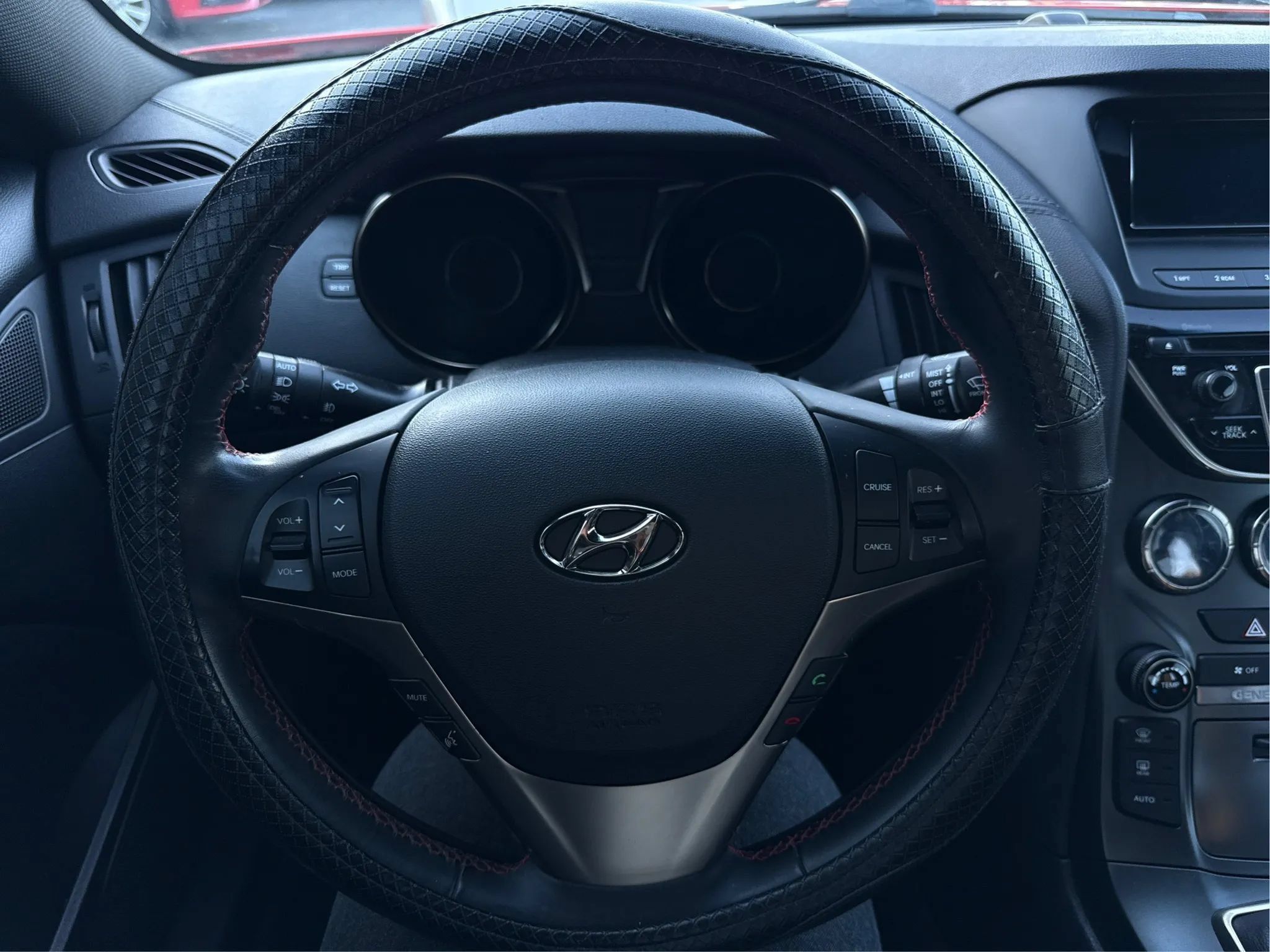 Used 2016 Hyundai Genesis Coupe 3.8 RWD image 24