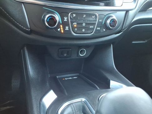 Used 2023 Chevrolet Traverse LT image 18