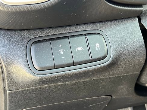 Used 2021 Hyundai Venue SEL w/ Premium Package image 25