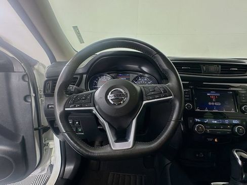 Used 2019 Nissan Rogue SV image 11