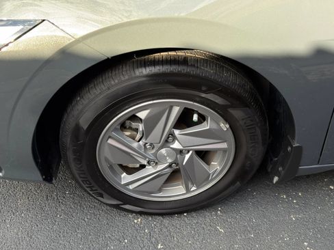 Used 2024 Hyundai Elantra SE FWD image 15