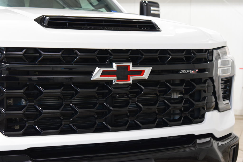 Used 2024 Chevrolet Silverado 2500 ZR2 w/ Technology Package AWD/4WD image 10