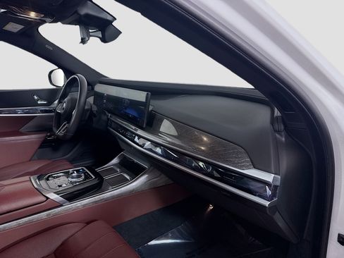 Used 2025 BMW i7 eDrive50 w/ M Sport Package image 30