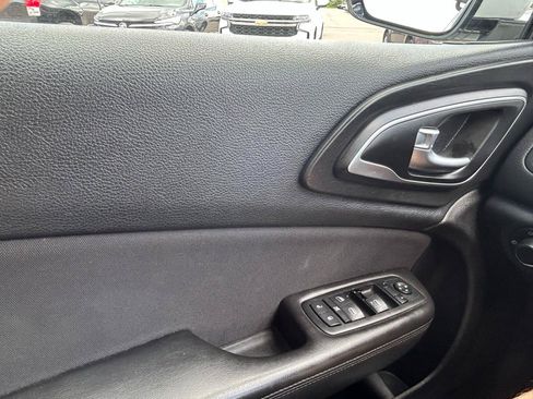 Used 2015 Chrysler 200 Limited w/ Convenience Group FWD image 28