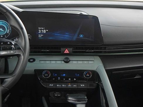 Used 2024 Hyundai Elantra Limited FWD image 20
