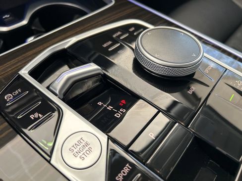 Used 2025 BMW X7 xDrive40i image 8