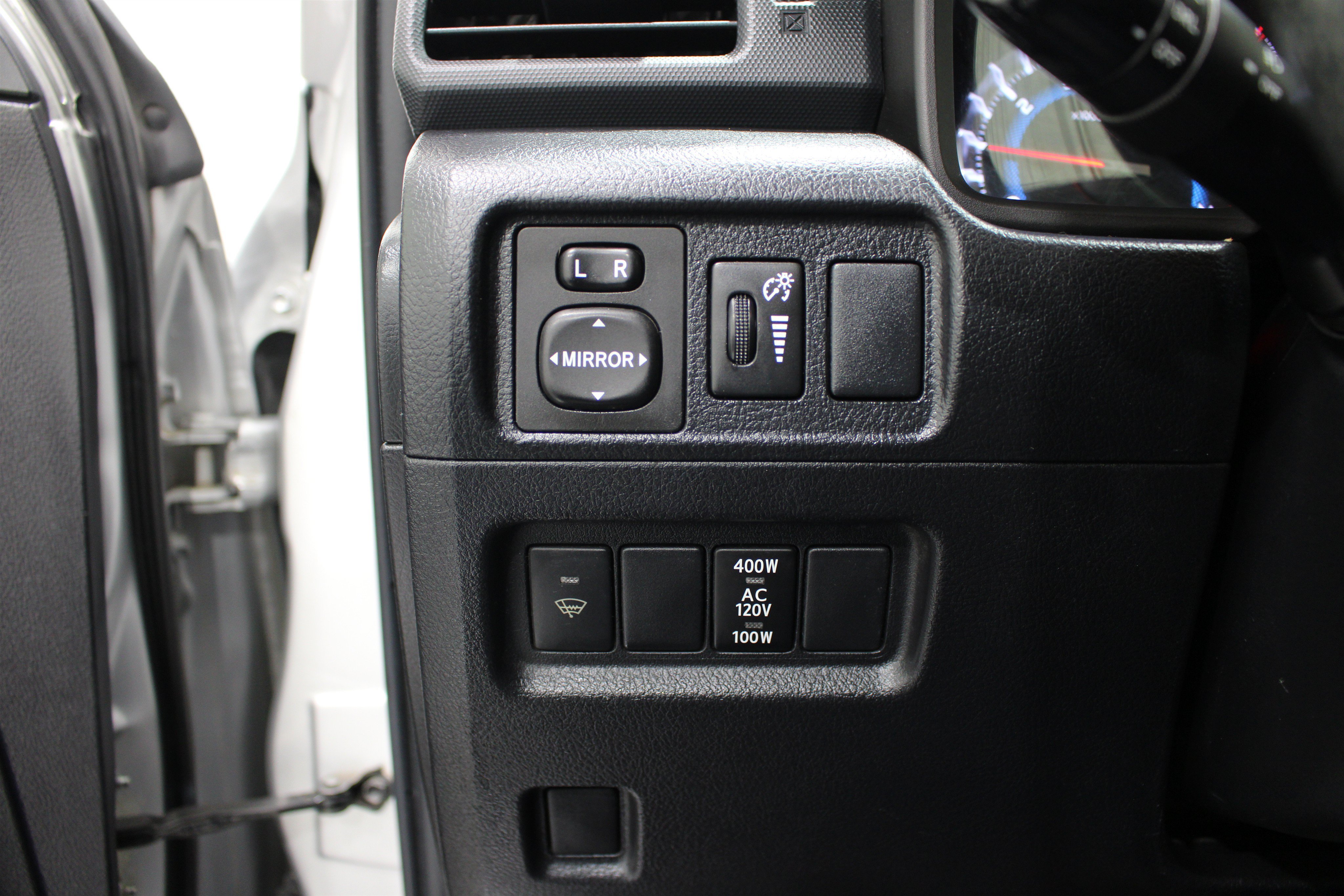 Used 2014 Toyota 4Runner SR5 AWD/4WD image 8