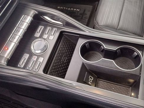 Certified 2024 Lincoln Nautilus Reserve w/ Equipment Group 202A image 13