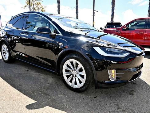 Used 2018 Tesla Model X 100D image 6