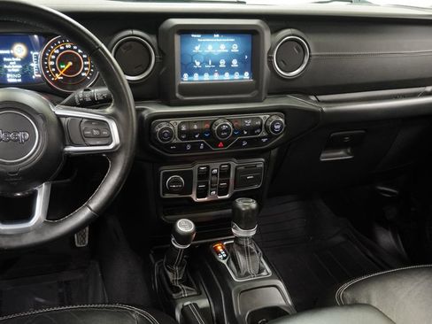 Used 2020 Jeep Wrangler Unlimited Sahara w/ Cold Weather Group AWD/4WD image 15