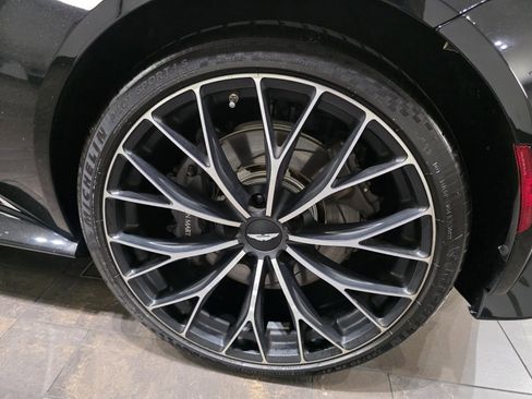 Used 2022 Aston Martin V8 Vantage Roadster image 4