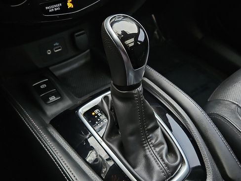 Used 2020 Nissan Rogue SL w/ Premium Package image 15