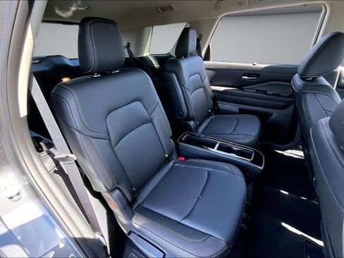 New 2026 Nissan Pathfinder SL FWD image 9
