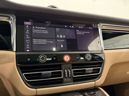 Certified 2025 Porsche Macan image 37