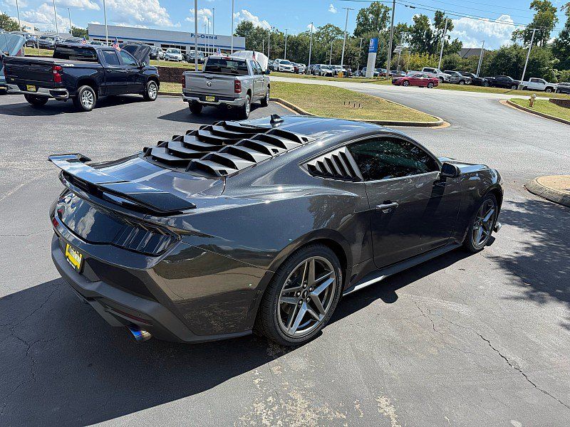 Used 2024 Ford Mustang Coupe RWD image 5
