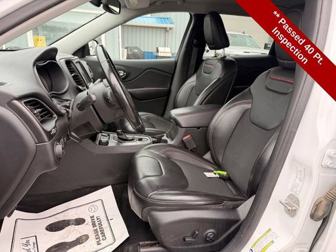 Used 2019 Jeep Cherokee Trailhawk w/ Comfort & Convenience Group AWD/4WD image 12