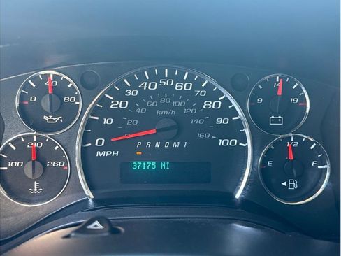 Used 2017 Chevrolet Express 3500 RWD image 11