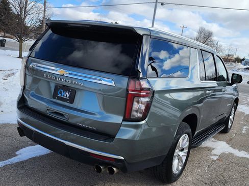 Used 2023 Chevrolet Suburban Premier image 9