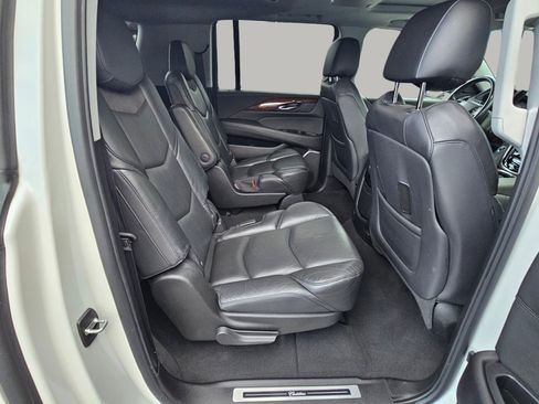 Used 2019 Cadillac Escalade ESV Premium Luxury image 25