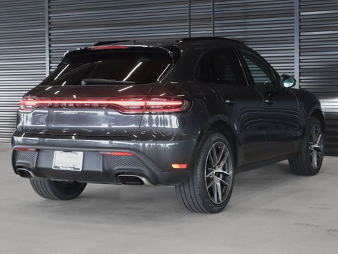 Certified 2024 Porsche Macan AWD/4WD image 10