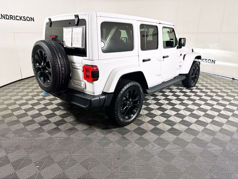 Used 2022 Jeep Wrangler Unlimited Sahara image 3